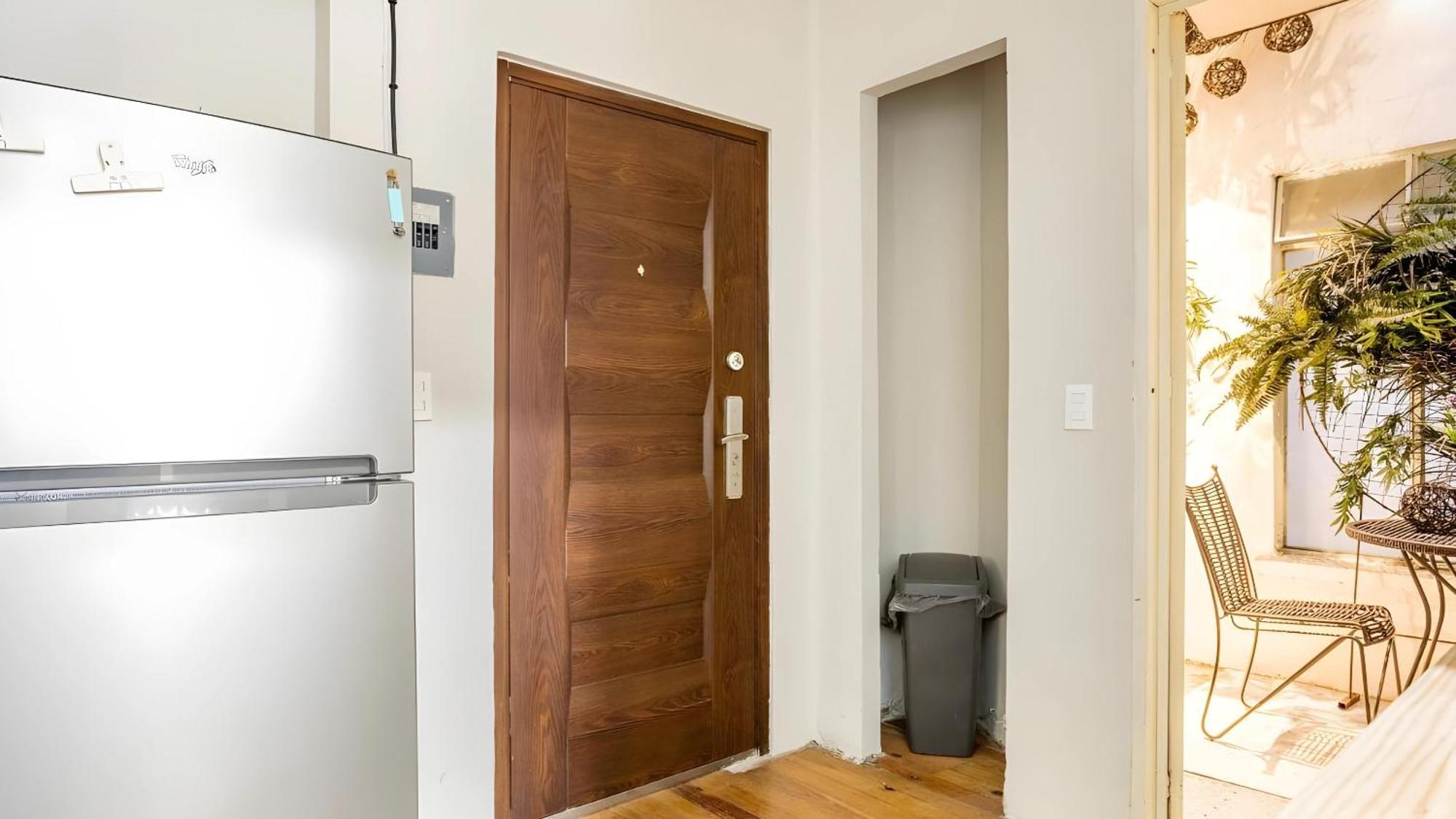 Cozy Condesa Studio W Private Patio On Amsterdam! Apartment Mexiko-Stadt